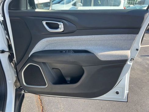 Used 2023 Jeep Compass Latitude image 31