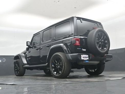 Used 2022 Jeep Wrangler Unlimited Sahara w/ Cold Weather Group AWD/4WD image 41