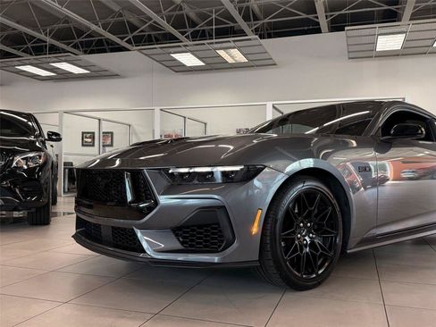 Used 2025 Ford Mustang GT Premium w/ GT Performance Package RWD image 8