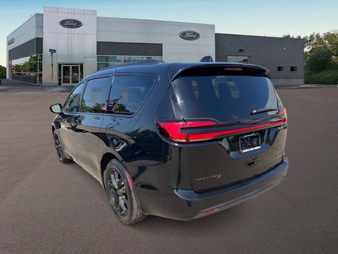 Used 2026 Chrysler Pacifica Limited w/ S Appearance Package FWD image 7