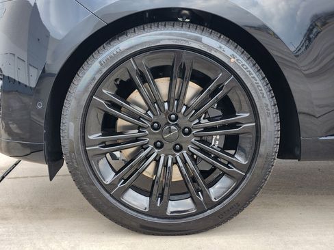 New 2026 Land Rover Range Rover Long Wheelbase SE image 10