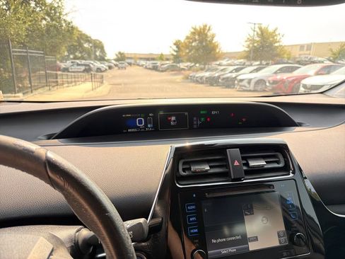Used 2017 Toyota Prius Four FWD image 23