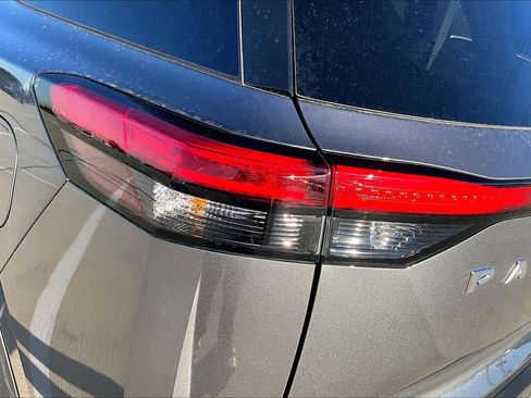 Used 2023 Nissan Pathfinder S image 27