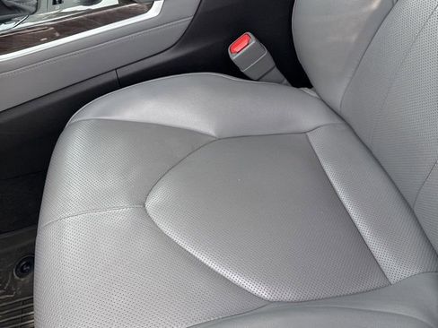 Used 2020 Toyota Highlander Limited image 9