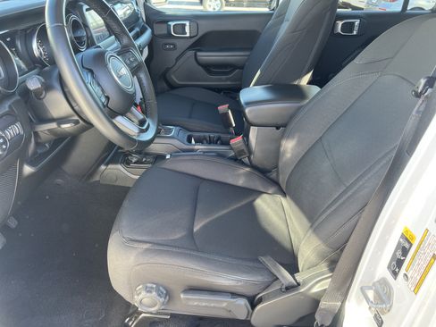 Used 2022 Jeep Gladiator Sport AWD/4WD image 11