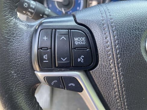 Used 2020 Toyota Sienna XLE image 32