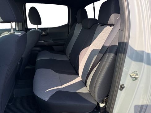 Used 2020 Toyota Tacoma TRD Sport w/ Technology Package image 16