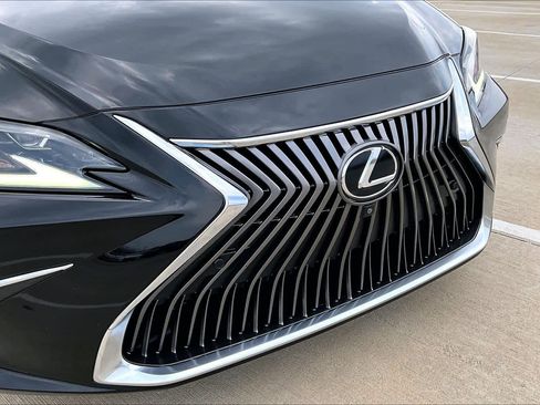 Used 2019 Lexus ES 350 Ultra Luxury w/ Accessory Package 2 image 29