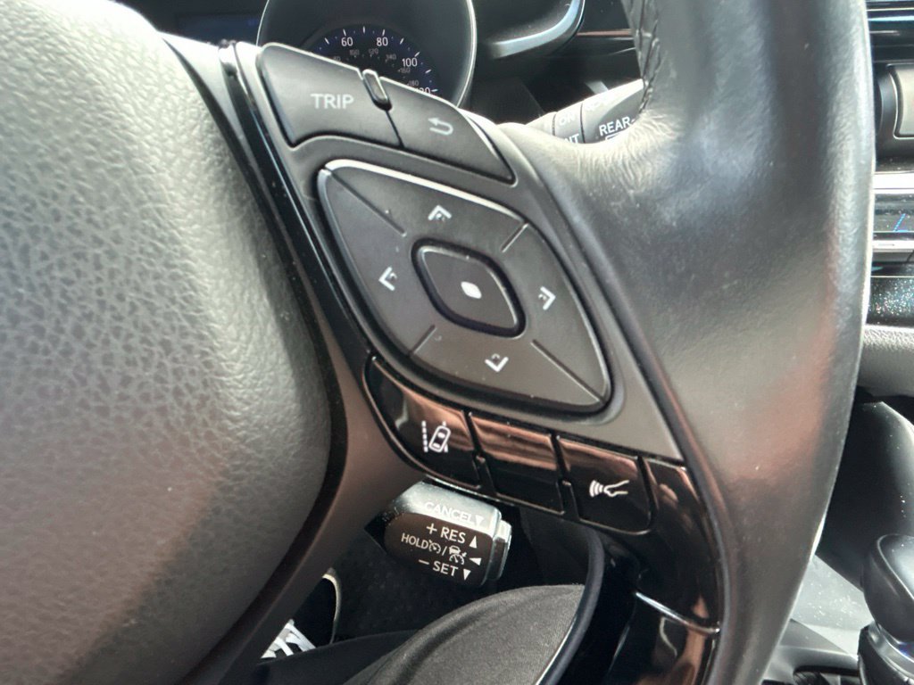Used 2018 Toyota C-HR XLE FWD image 11