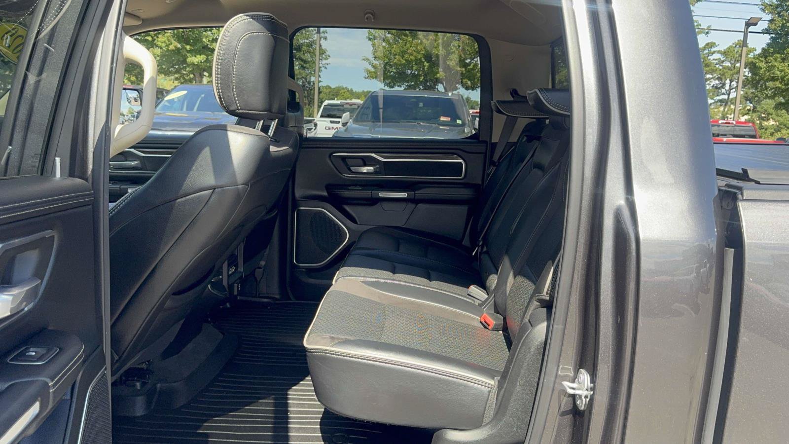 Used 2020 RAM 1500 Laramie AWD/4WD image 18