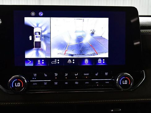 Used 2024 Chevrolet Colorado ZR2 w/ ZR2 Convenience Package III AWD/4WD image 27