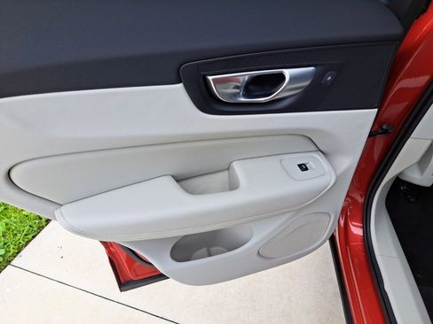 Used 2024 Volvo XC60 B5 Plus w/ Protection Package Premier image 11