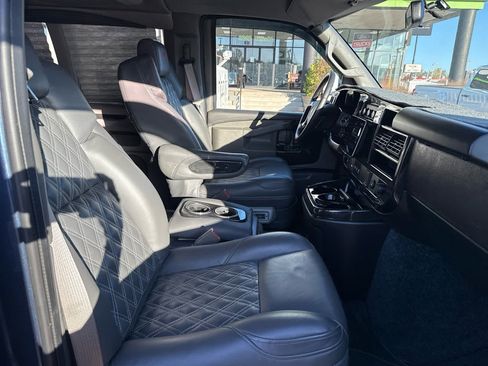 Used 2023 Chevrolet Express 2500 image 36