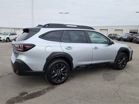 Used 2025 Subaru Outback Onyx Edition image 2