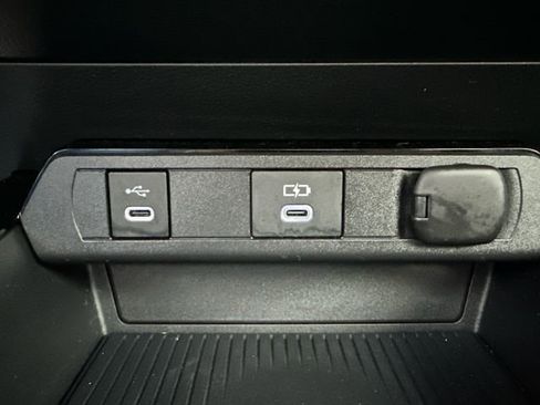 Used 2024 Toyota Prius XLE AWD/4WD image 39