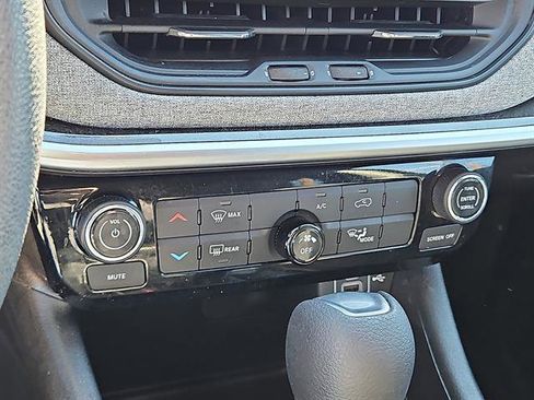 Used 2024 Jeep Compass Sport image 19