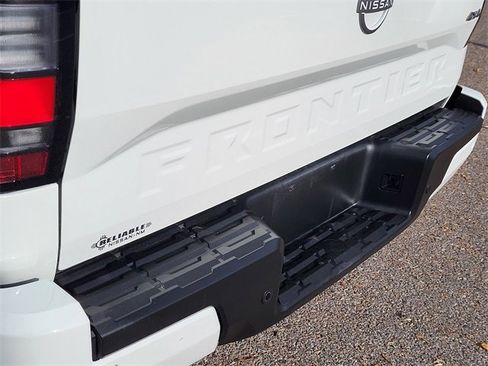 Used 2025 Nissan Frontier SV image 28