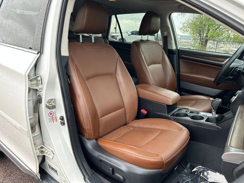 Used 2017 Subaru Outback 3.6R Touring AWD/4WD image 16