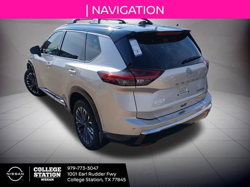 Used 2025 Nissan Rogue Platinum w/ Platinum Premium Package image 4