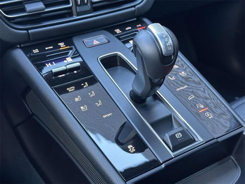 Used 2025 Porsche Macan image 30