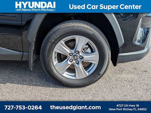 Used 2024 Toyota RAV4 XLE w/ Convenience Package image 6