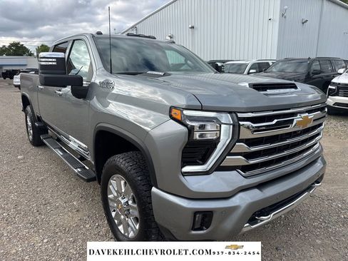 Used 2025 Chevrolet Silverado 2500 High Country w/ High Country Premium Package AWD/4WD image 8