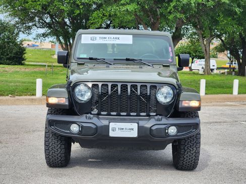 Used 2021 Jeep Gladiator Willys AWD/4WD image 30