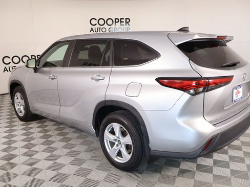 Used 2023 Toyota Highlander LE image 22