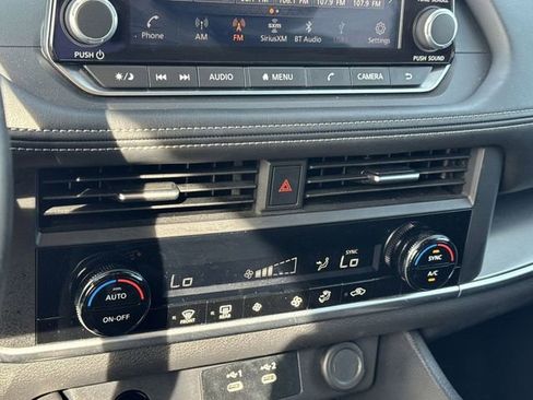 Used 2025 Nissan Rogue SV AWD/4WD image 19