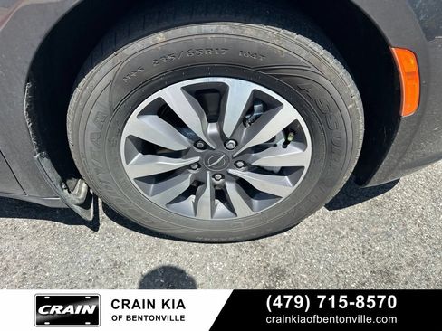 Used 2022 Chrysler Pacifica Touring-L FWD image 8