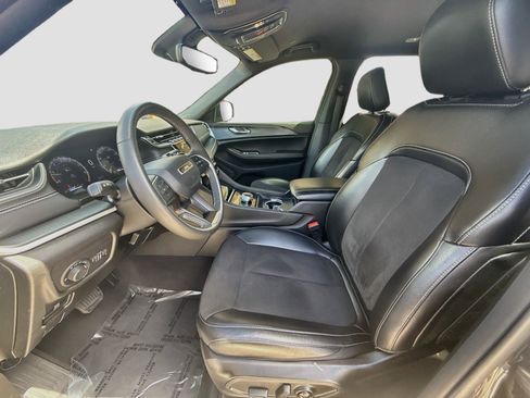 Used 2024 Jeep Grand Cherokee L Laredo AWD/4WD image 18