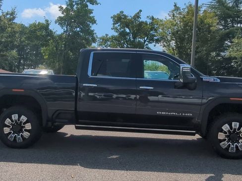 New 2025 GMC Sierra 2500 Denali w/ Denali Reserve Package image 9
