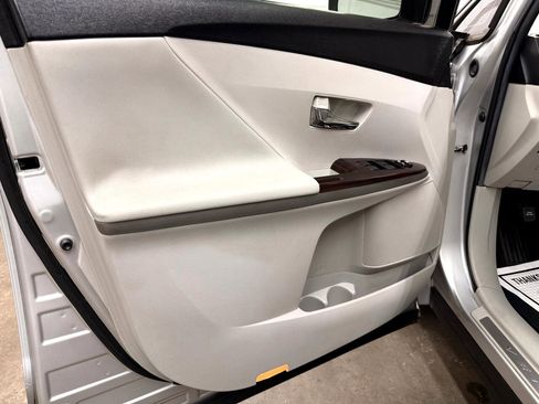 Used 2011 Toyota Venza image 11