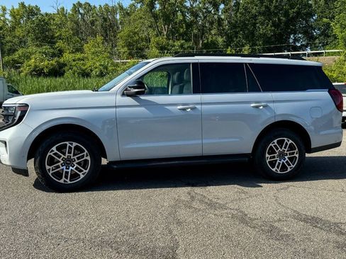 Used 2025 Ford Expedition Active AWD/4WD image 6