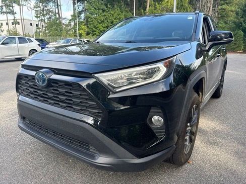 Used 2019 Toyota RAV4 XLE AWD/4WD image 1