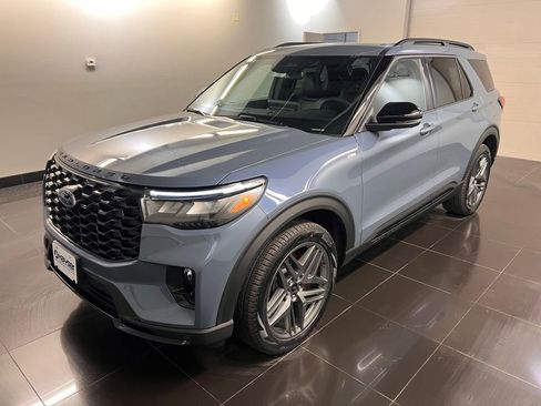 New 2026 Ford Explorer ST-Line w/ ST-Line Street Pack image 3