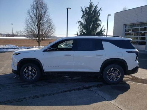 New 2026 Chevrolet Traverse LT w/ Driver Confidence Package AWD/4WD image 3