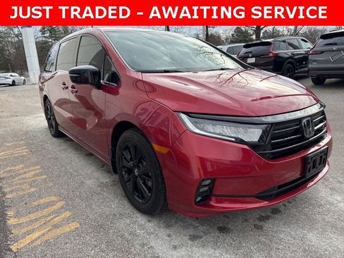 Used 2024 Honda Odyssey Sport image 3