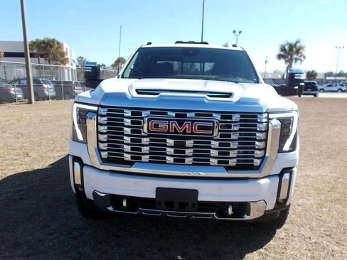 Used 2024 GMC Sierra 2500 Denali w/ Denali Reserve Package AWD/4WD image 4