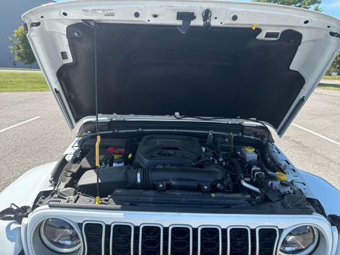 Used 2025 Jeep Wrangler Sahara image 31