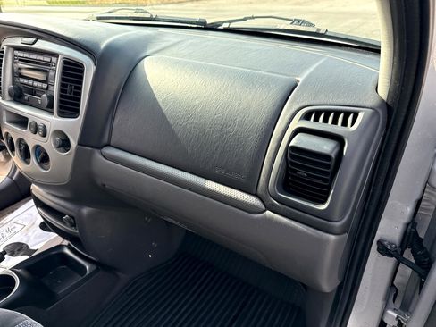 Used 2003 MAZDA Tribute LX image 33