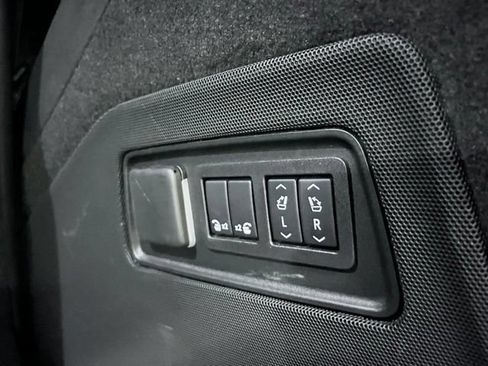 Used 2025 Cadillac Escalade Sport Platinum AWD/4WD image 9