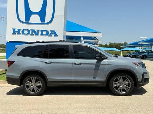 Certified 2022 Honda Pilot Sport image 2