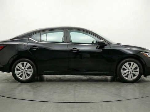 Used 2025 Nissan Sentra S FWD image 11