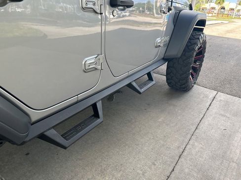 Used 2018 Jeep Wrangler Unlimited Sport S AWD/4WD image 18