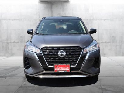 New 2025 Nissan Kicks Play S