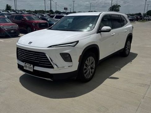 Used 2025 Buick Enclave Preferred FWD image 7