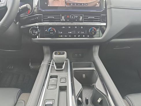 New 2026 Nissan Pathfinder SL FWD image 3