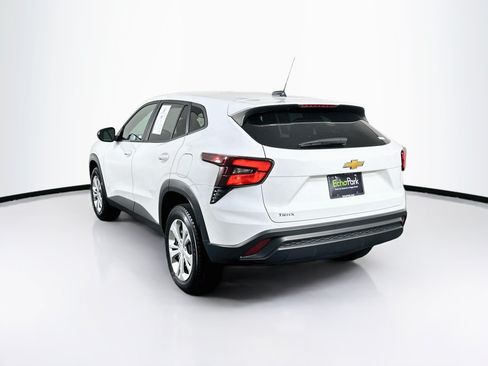 Used 2025 Chevrolet Trax LS FWD image 5