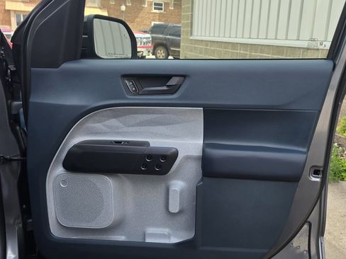 New 2025 Ford Maverick XLT w/ XLT Luxury Package image 9